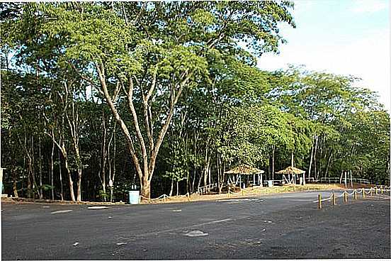 CHALS NO PARQUE ECO-TURSTICO EM VALENTIM GENTIL-SP - VALENTIM GENTIL - SP