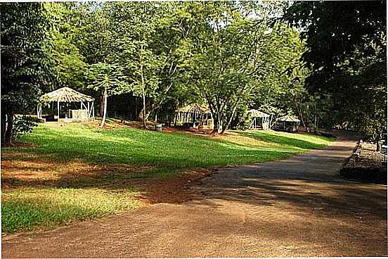 CHALS NO PARQUE ECO-TURSTICO EM VALENTIM GENTIL-SP - VALENTIM GENTIL - SP