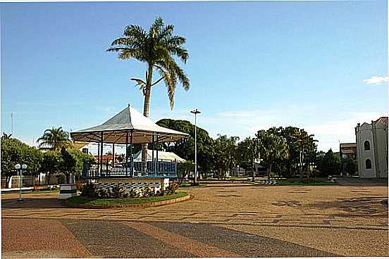 CORETO NA PRAA DA MATRIZ EM VALENTIM GENTIL-SP - VALENTIM GENTIL - SP