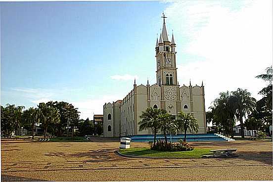 PRAA E IGREJA MATRIZ DE SO SEBASTIO EM VALENTIM GENTIL-SP - VALENTIM GENTIL - SP
