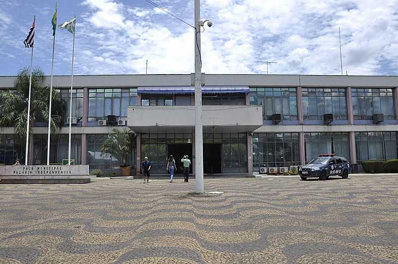 MONUMENTO AO 100 ANOS DE VALINHOS - VALINHOS - SP