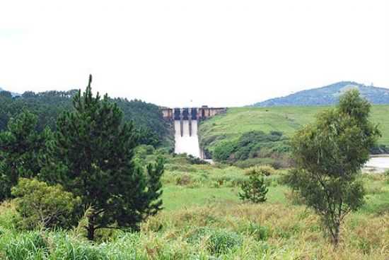 COMPORTA DA REPRESA DE VARGEM-FOTO:EMANOEL - VARGEM - SP