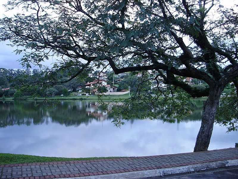 VINHEDO-SP-LAGO NO CONDOMNIO VISTA ALEGRE-FOTO:CARLOS FANTE - VINHEDO - SP