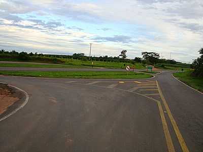 TREVO DE ACESSO-FOTO:UMBERTO MORENO  - VISTA ALEGRE DO ALTO - SP