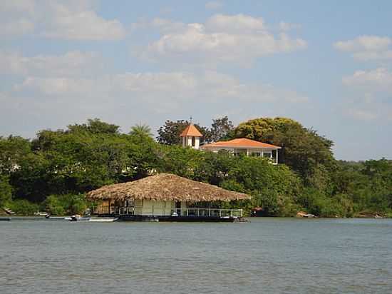 FLUTUANTE E CASA DOS PADRES-FOTO:FELIPE LYRA  - ARAGUACEMA - TO