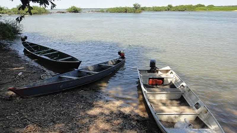 ARAPOEMA-TO-BARCOS PESQUEIRO NO RIO ARAGUAIA-FOTO:JOEL DONIN - ARAPOEMA - TO