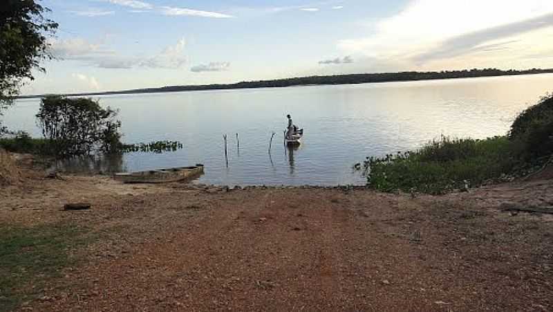 ARAPOEMA-TO-PESCADOR NO RIO ARAGUAIA-FOTO:JOEL DONIN  - ARAPOEMA - TO