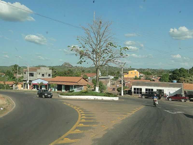 AXIX DO TOCANTINS-TO-TREVO DE ENTRADA DA CIDADE-FOTO:CAIO GRACO MACHADO - AXIX DO TOCANTINS - TO