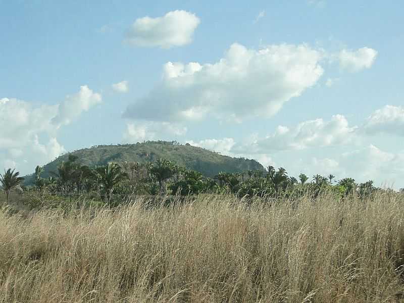 AXIX DO TOCANTINS-TO-VEGETAO E A SERRA-FOTO:CAIO GRACO MACHADO - AXIX DO TOCANTINS - TO