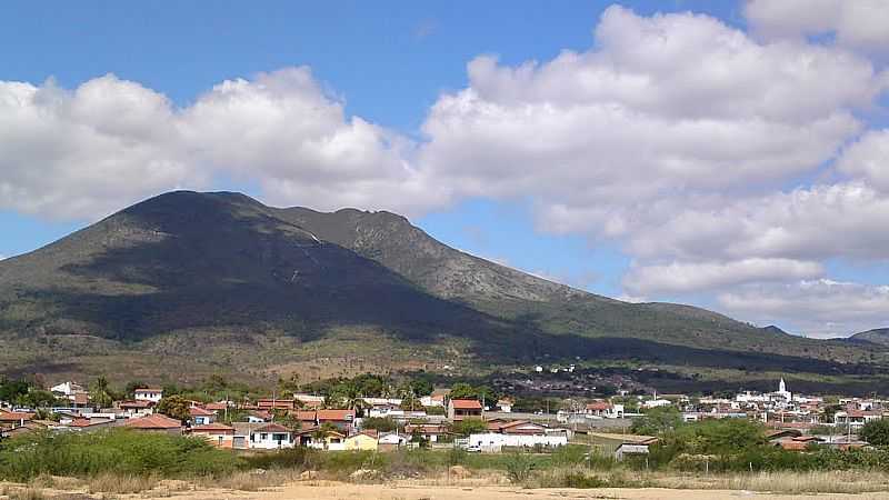 RUY BARBOSA-BA-A CIDADE E A SERRA DO OROB-FOTO:ANDRE L. S. LACERDA - RUY BARBOSA - BA