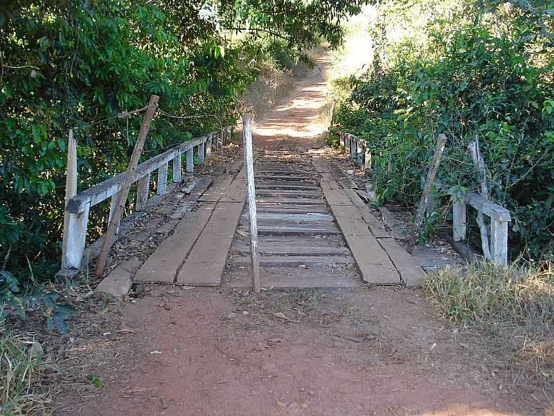 LAGOA DO TOCANTINS-TO-PONTE SOBRE O RIO CARACOL-FOTO:ADILSON RIBEIRO - LAGOA DO TOCANTINS - TO