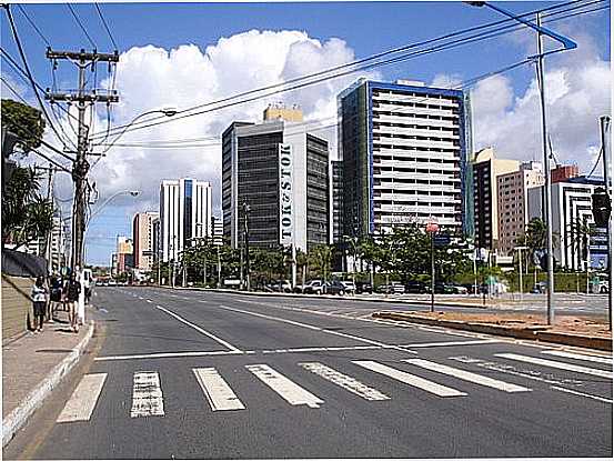 AV. TANCREDO NEVES EM SALVADOR-BA-FOTO:CERRADO - SALVADOR - BA