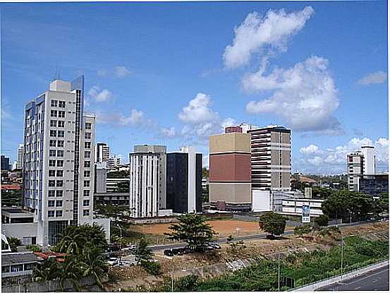 AV. TANCREDO NEVES EM SALVADOR-BA-FOTO:CERRADO - SALVADOR - BA