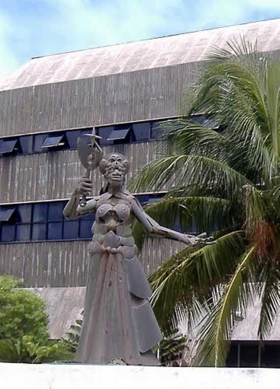 ESTTUA DE UM ORIX EM FRENTE AO PRDIO DOS CORREIOS  EM SALVADOR-BA-FOTO:KILLIEF - SALVADOR - BA