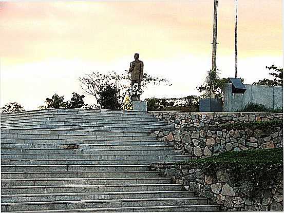 MONUMENTO EM HOMENAGEM  LUIS EDUARDO MAGALHES EM SALVADOR-BA-FOTO:EWERTON MATOS - SALVADOR - BA