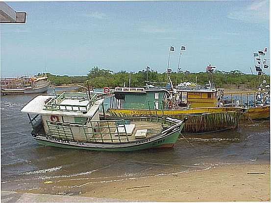BARCOS PESQUEIROS EM SANTA CRUZ CABRLIA-BA-FOTO:ZEDU - SANTA CRUZ CABRLIA - BA