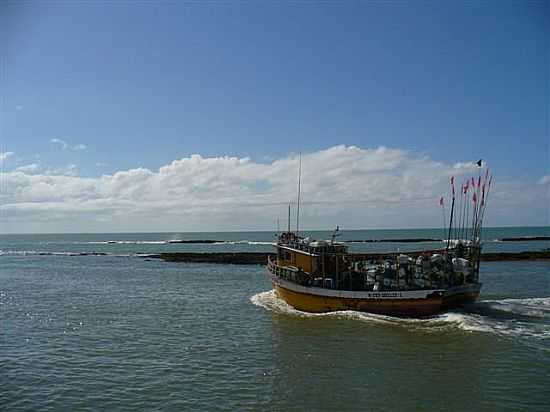 SANTA CRUZ CABRLIA-BA-BARCO LAGOSTEIRO ZARPANDO-FOTO:CELSO RENE MLLER - SANTA CRUZ CABRLIA - BA