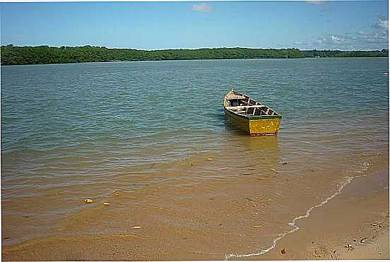 SANTA CRUZ CABRLIA-BA-BARCO SOLITRIO NO RIO JOO DE TIBA-FOTO:ENIOPRADO - SANTA CRUZ CABRLIA - BA