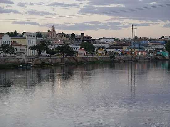 RIO CORRENTE E A CIDADE DE SANTA MARIA DA VITRIA-BA-FOTO:CASSIO SCOMPARIN - SANTA MARIA DA VITRIA - BA