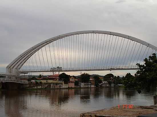 SANTA MARIA DA VITRIA-BA-PASSARELA PARA PEDESTRE-FOTO:RUTDHI-MAR - SANTA MARIA DA VITRIA - BA