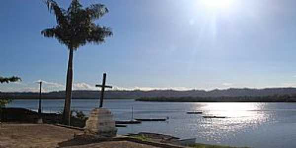 Santiago do Iguap-BA-Cruzeiro em frente a Matriz de So Thiago-Foto:patrimonioespiritual.