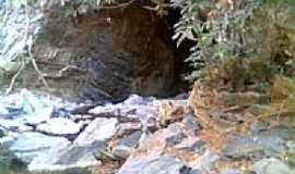 Bezerra - Entrada da Gruta da Jabuticabeira, por Mateus Kryszczun Dalla Rosa.