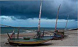 Canoa Quebrada - Canoa Quebrada-CE-Barcos pesqueiros na praia-Foto:ARAGO