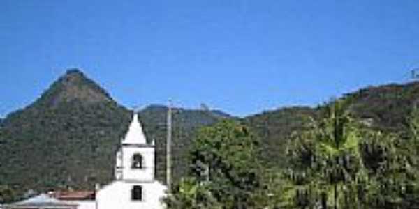 Igreja com Pico do Papagaio ao fundo-Foto:Marcelo Parise Petaz