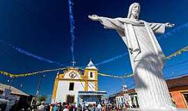 Arraial D Ajuda - Arraial DAjuda-BA-Cristo em frente a Igreja de N.Sra.DAjuda-Foto:JA Galvez