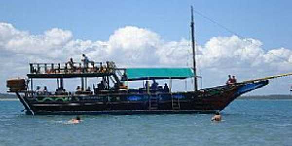 Arraial DAjuda-BA-Barco de passeio-Foto:Monica B.F. da Silva