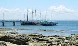 Ilha dos Frades - Barcos atracados na Ilha dos Frades-BA-Foto:alepolvorines