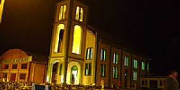 Vista noturna da Igreja de Santo Expedito em Vila Oliva-RS-Foto:mraimann