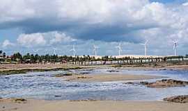 Praia de Flexeiras - Praia de Flexeiras-CE-Torres de Energia Elica na praia-Foto:ARAGO