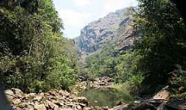 Santo Antnio do Salto - Santo Antnio do Salto-MG-O Canyon e o rio-Foto:Leandro Dures