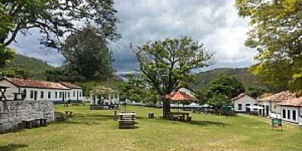 Vila do Biiribiri-MG-Praa no centro da Vila-Foto:www.tripadvisor.com.br