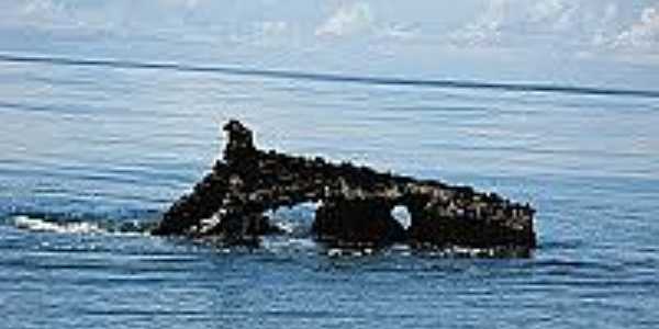 Praia de Urua-CE-Parte do navio naufragado em 1943-Foto:mardoceara.