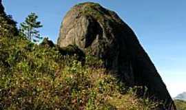 Araras - Araras-RJ-Pico da Serra da Maria Comprida em Araras,Municpio de Petrpolis-Foto:Thiago Haussig