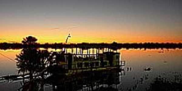 Porto Morrinho-MS-Anoitecer no Rio Paraguai-Foto:Pedro Haasz
