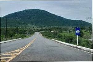 serra grande em serra preta, pr�ximo a cidade. com 619 m de altitude, a serra grande � o ponto mais alto do munic�pio., Por Mario Angelo Santos Barreto
