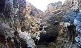 Taquarendi - Entrada da Gruta de Santo Antnio em Taquarendi-BA-Foto:lourdesgonzaga.