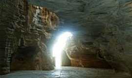 Taquarendi - Interior da Gruta de Santo Antnio em Taquarendi-BA-Foto:lourdesgonzaga.