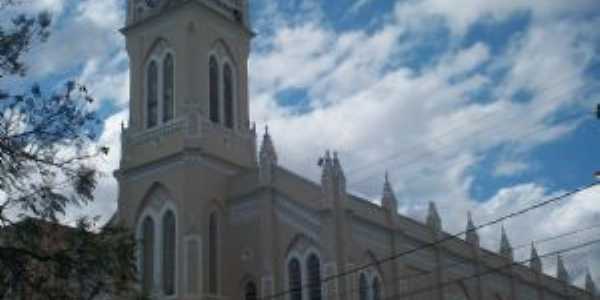 Catedral Nossa Senhora das Vitrias, Vitria da Conquista Um excelente exemplo da arquitetura das igrejas catlicas do incio do sculo XX,, Por Miquinho Marinho