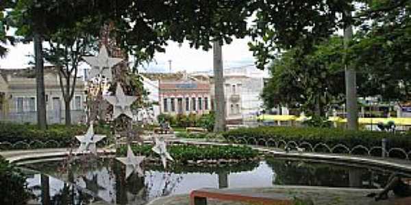 Vitria da Conquista-BA-Lago na Praa Tancredo Nesves-Foto:Thomas Nascimento