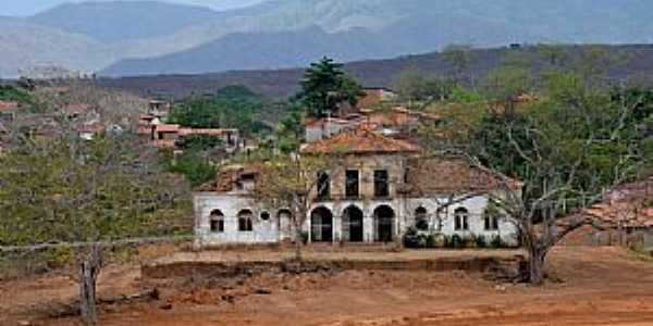 gua Verde-CE-Manso abandonada  beira da Rodovia CE-060-Foto:ARAGO