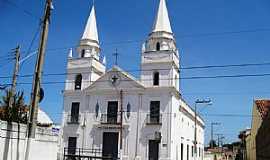 Aracati - Igreja Nosso Senhor do Bonfim. Construo de 1772. Aracati, Cear - por Francisco Edson Mendona Gomes 