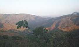 Aratuba - Vista da Serra de Aratuba, antiga Vila de Coit-CE-Foto:juliolima