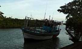 Barra Nova - Barco de pesca em um dos braos do Rio Chor em Barra Nova-Foto:Thomas Moore