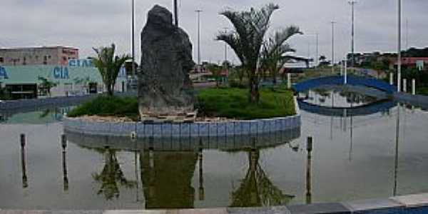 gua Azul do Norte-PA-Monumento na praa central-Foto:Jandevnia Melo