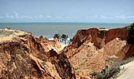 Beberibe - Falsias na Praia das Fontes em Beberibe-Foto:heberteguedes