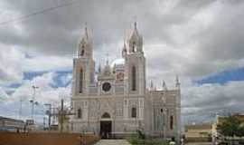 Canind - Baslica de So Francisco das Chagas em Canind-CE-Foto:Claudio Lima